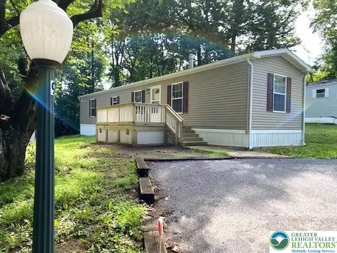 9 Acorn Ln, Boyertown, PA 19512