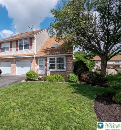 2721 Victoria Ln, Easton, PA 18045