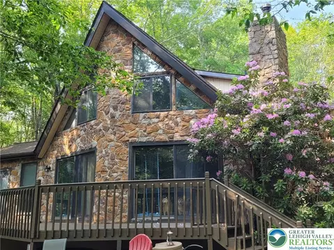 2048 Beaver Run Rd, Pocono Lake, PA 18347