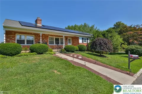 725 Frank Dr, Emmaus, PA 18049
