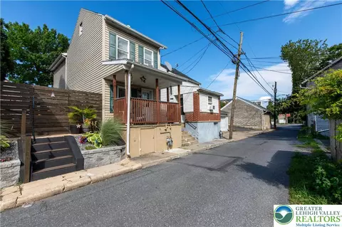 133 Railroad St, Catasauqua, PA 18032