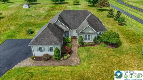 491 Mt Pleasant Rd, Bangor, PA 18013