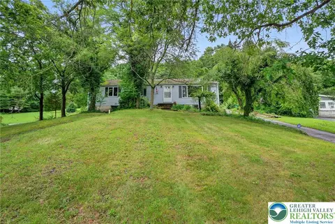 1117 Grosstown Rd, Stowe, PA 19464