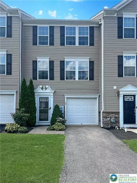 20 Gold Rose Ln, Palmer Township, PA 18045