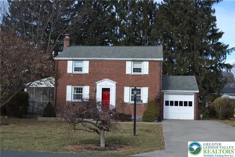1424 Westgate Dr, Bethlehem, PA 18017