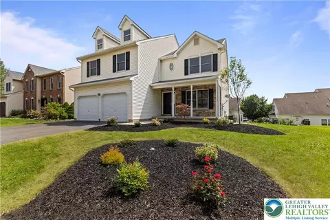 9 Stone Crk, Palmer Township, PA 18045