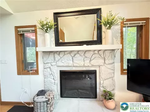 6414 Decker Rd, Saw Creek, PA 18324 photo 8