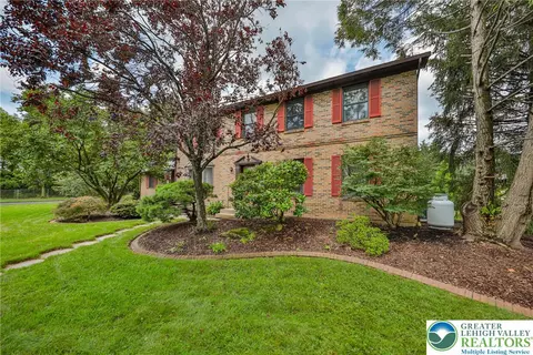 3759 Vale View Dr, Allentown, PA 18103