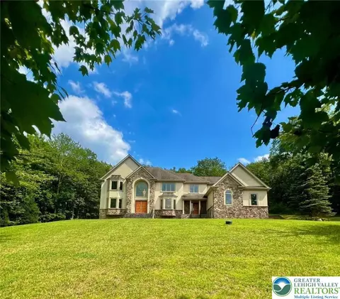 707 Kennedy Ct, East Stroudsburg, PA 18301