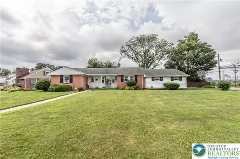 4196 Windsor Dr, Allentown, PA 18104