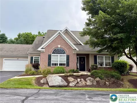 4931 Steeplechase Dr, Macungie, PA 18062