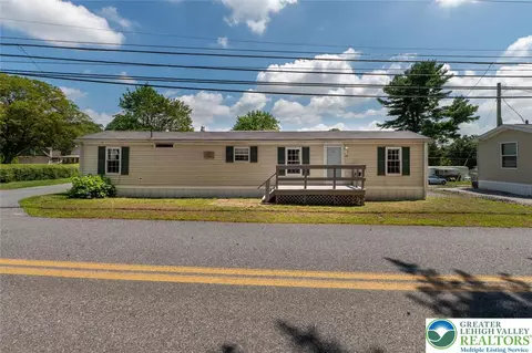 4403 Wolfs Crossing Rd, Orefield, PA 18069