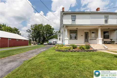 2763 Stadium Dr, Orefield, PA 18069