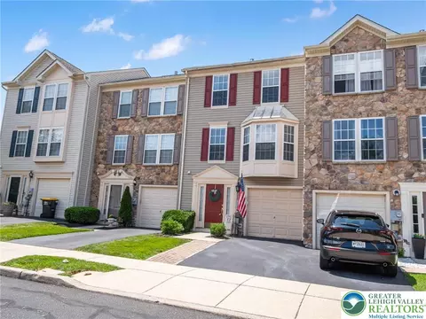 212 Windsor Ct, Quakertown, PA 18951