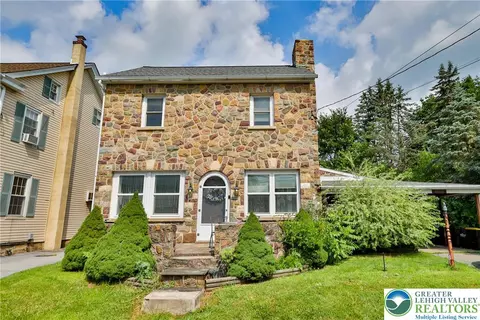 4602 Mountain View Dr, Walnutport, PA 18088