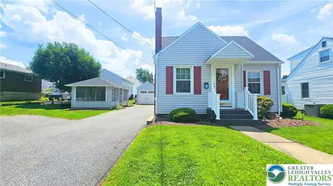 32 Kiernan Ave, Hellertown, PA 18055
