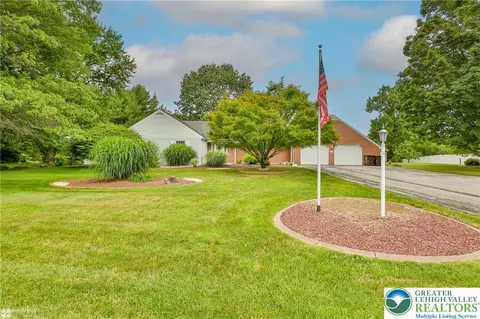 569 Longacre Dr, Cherryville, PA 18035