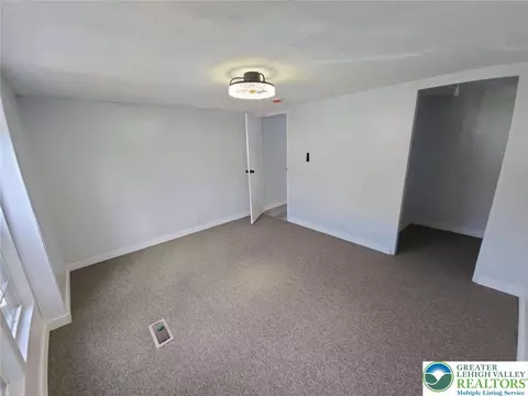 4206 Silver Fox Ct, Orefield, PA 18069 photo 5