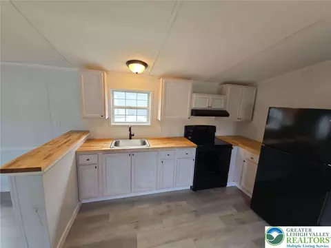 4206 Silver Fox Ct, Orefield, PA 18069 photo 2