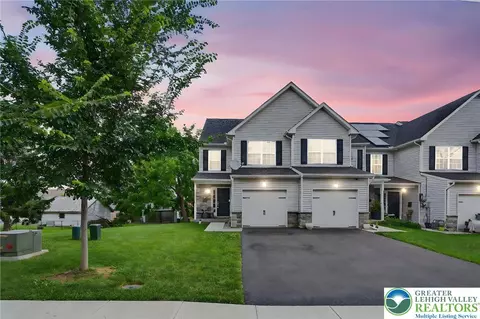 3022 S 3rd St, Hokendauqua, PA 18052