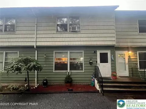 1256 Chateau Dr, East Stroudsburg, PA 18302