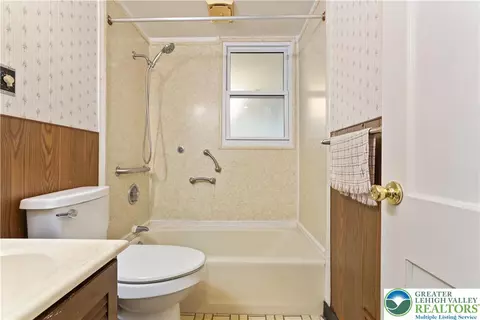 Bath - 210 Cedar Rd, Hellertown, PA 18055 photo 1 of 1