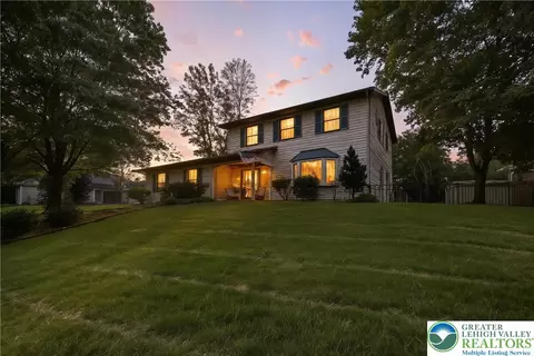 3525 Skyline Dr, Bethlehem, PA 18020