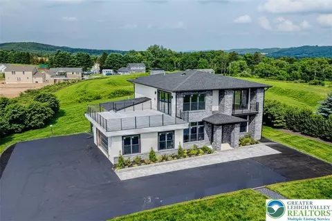 1160 Dayne Dr, Weissport, PA 18235