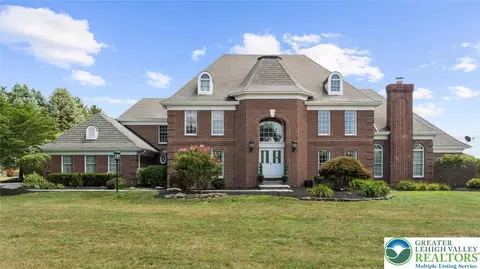 4303 W Wyndemere Cir, Schnecksville, PA 18078