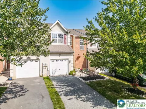 7033 Hunt Dr, Macungie, PA 18062