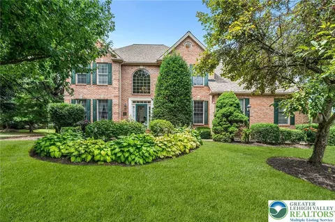 5050 Drummond Cir, Center Valley, PA 18034