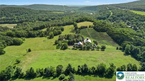 663 Kintner Rd, Kintnersville, PA 18930