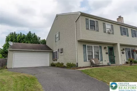 1547 Zimpfer Ln, Hellertown, PA 18055