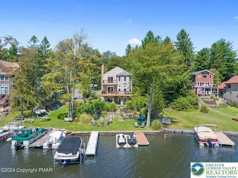 395 N Lake Dr, Lake Harmony, PA 18624