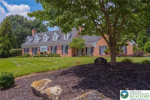 1825 Sherwood Rd, Allentown, PA 18103