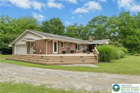 8838 Edelweiss Rd, New Tripoli, PA 18066