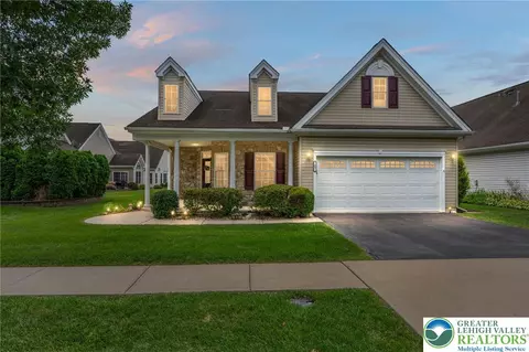 53 Edinburgh Dr, Easton, PA 18045