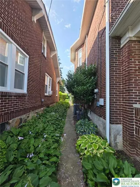 Entry Way - 116 High St, Hellertown, PA 18055 photo 1 of 11