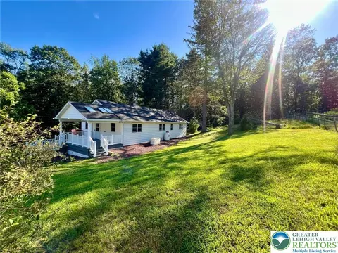 120 Bisbing Rd, Henryville, PA 18332