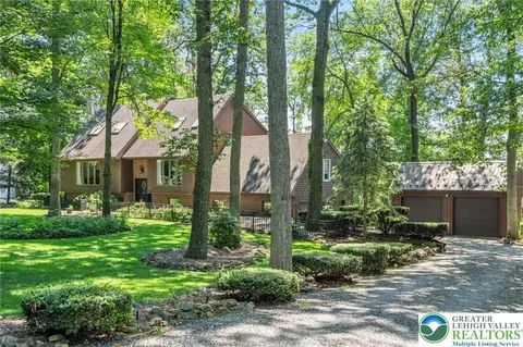 5762 Shady Ln, Bath, PA 18014
