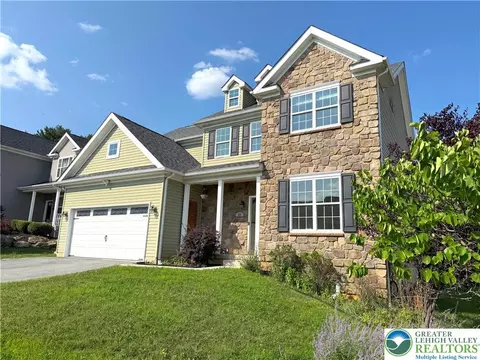 119 Oakwood Dr, Fullerton, PA 18052