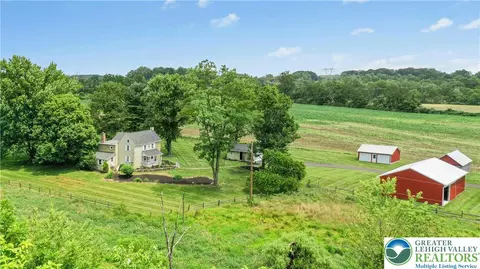 995 Passer Rd, Coopersburg, PA 18036
