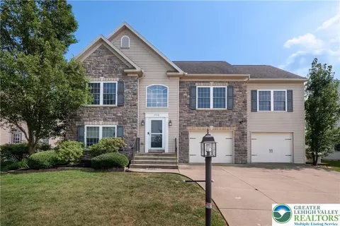 7716 Scenic Vw, Macungie, PA 18062