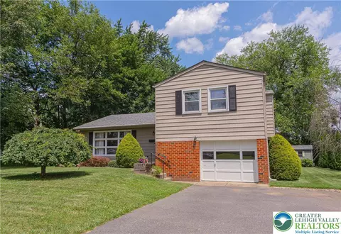 2064 Hopewell Rd, Bethlehem, PA 18017