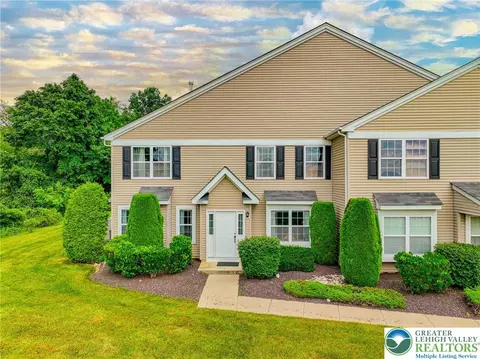 5986 Saratoga Ln, Coopersburg, PA 18036