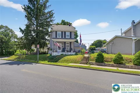 1030 Howertown Rd, Catasauqua, PA 18032