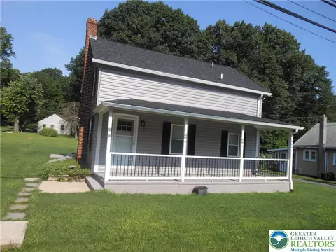 2814 Honeysuckle Rd, Bethlehem, PA 18015