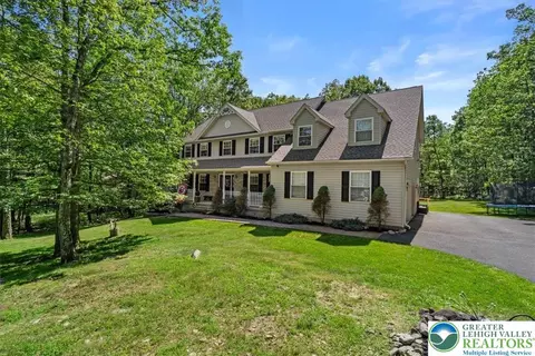 148 Squirrelwood Ct, Effort, PA 18330
