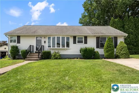 1621 Primrose Ln, Bethlehem, PA 18018