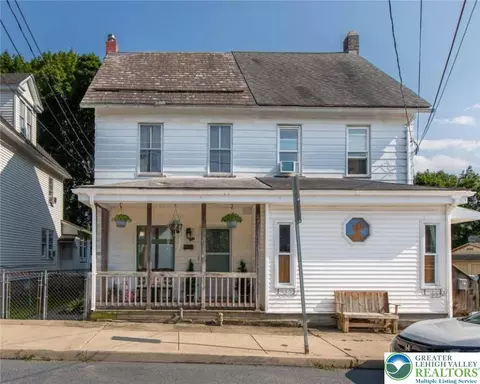 422 William St, Pen Argyl, PA 18072